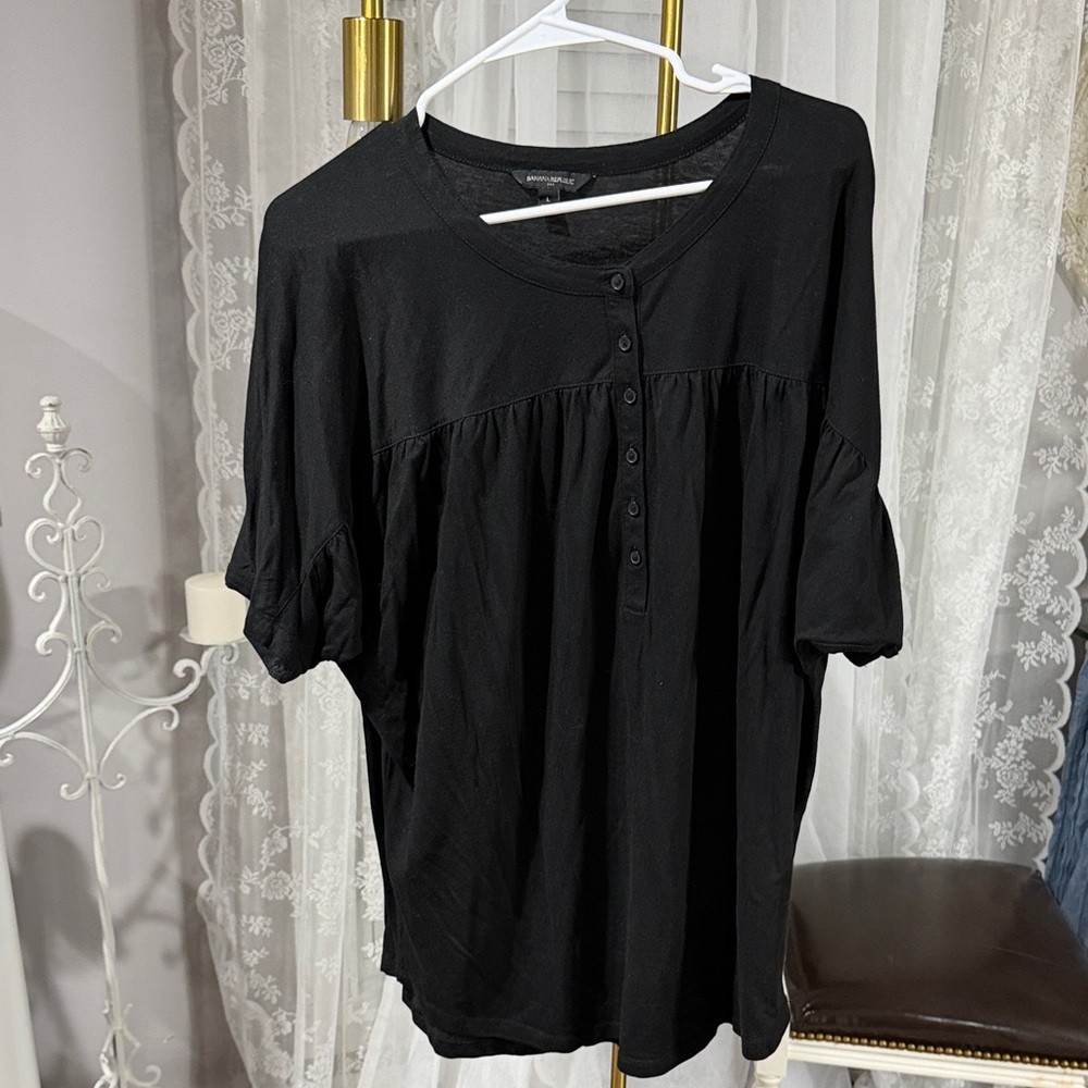 Banana Republic Women's Black Button  Top